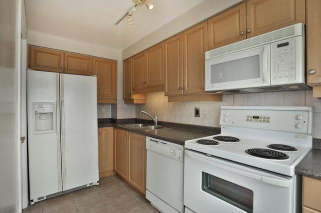 Lph7 - 60 Old Mill Rd, Condo with 2 bedrooms, 2 bathrooms and 2 parking in Oakville ON | Image 11