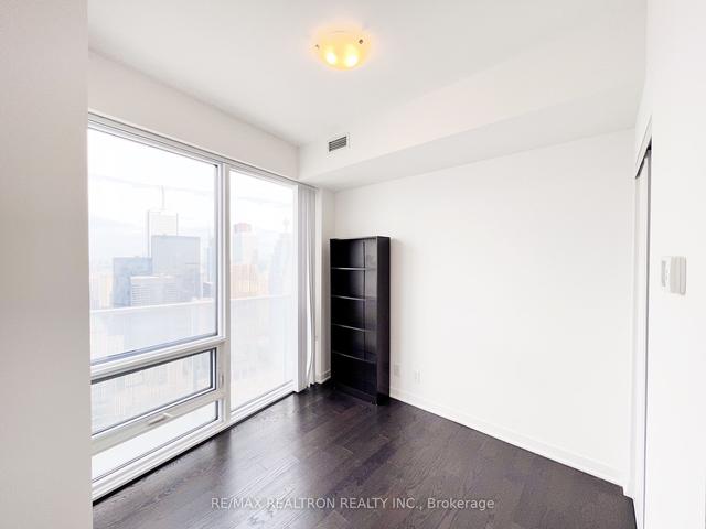 6302 - 100 Harbour St, Condo with 2 bedrooms, 2 bathrooms and 1 parking in Toronto ON | Image 2