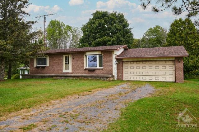 11868 County Road 18 Road, House detached with 2 bedrooms, 1 bathrooms and 4 parking in South Dundas ON | Image 3