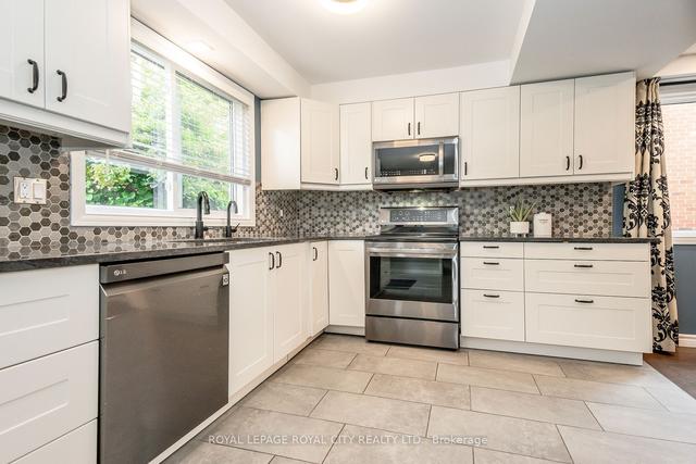 236 Ironwood Rd, House detached with 3 bedrooms, 4 bathrooms and 4 parking in Guelph ON | Image 2