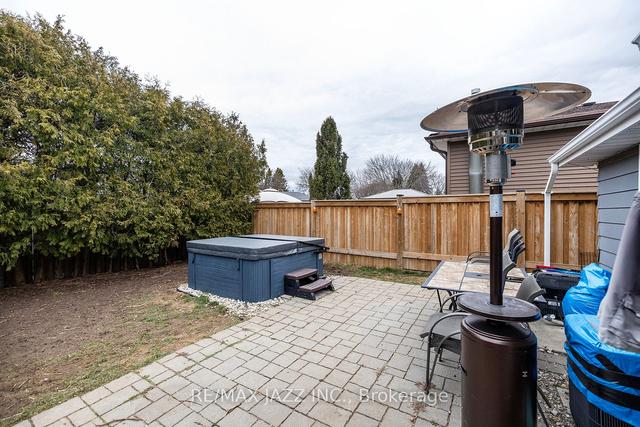 986 Susan Crt, House detached with 3 bedrooms, 2 bathrooms and 5 parking in Oshawa ON | Image 22