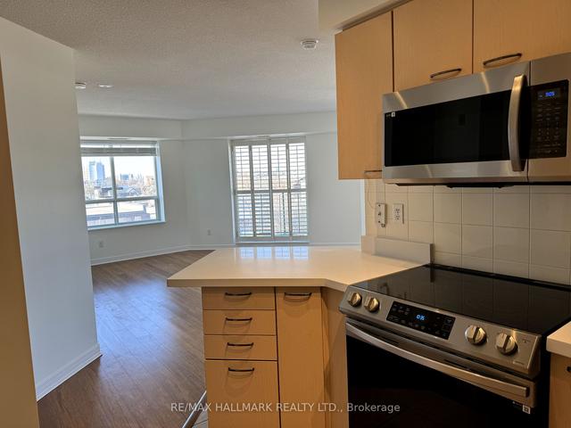 604 - 140 Bathurst St, Condo with 2 bedrooms, 1 bathrooms and 1 parking in Toronto ON | Image 2