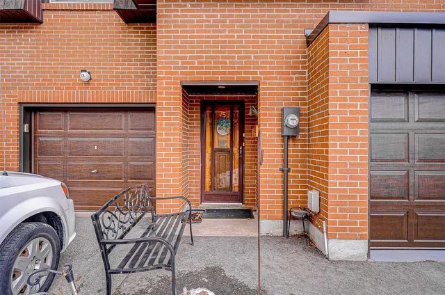 75 Darras Crt, Townhouse with 3 bedrooms, 2 bathrooms and 2 parking in Brampton ON | Image 23