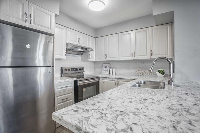 uph5 - 256 Doris Ave, Condo with 2 bedrooms, 2 bathrooms and 1 parking in Toronto ON | Image 6