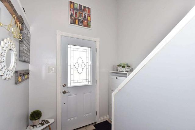 102 Comrie Terr, House detached with 2 bedrooms, 2 bathrooms and 2 parking in Toronto ON | Image 23