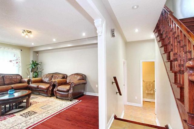 12 Moss Creek Crt, House detached with 4 bedrooms, 4 bathrooms and 6 parking in Brampton ON | Image 2
