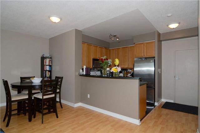 lph6 - 7 Lorraine Dr, Condo with 3 bedrooms, 2 bathrooms and 1 parking in Toronto ON | Image 6
