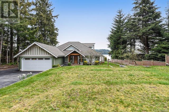 7602 Ships Point Rd, House detached with 3 bedrooms, 3 bathrooms and 6 parking in Comox Valley A BC | Image 2