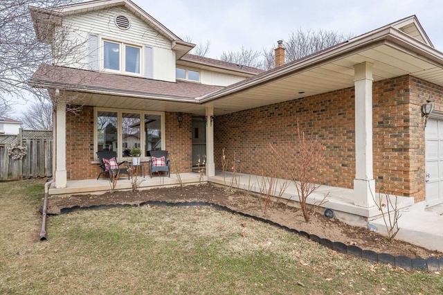 35 Rochelle Dr, House detached with 3 bedrooms, 4 bathrooms and 4 parking in Guelph ON | Image 12