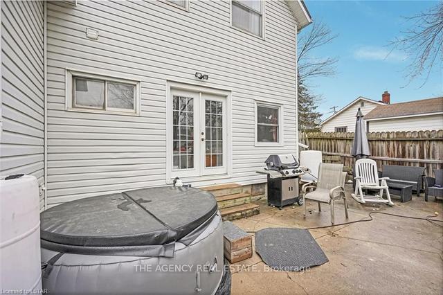 590 Simcoe St, House detached with 3 bedrooms, 2 bathrooms and 4 parking in Warwick ON | Image 20
