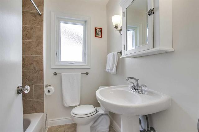 133 Brooklawn Ave, House detached with 2 bedrooms, 2 bathrooms and 4 parking in Toronto ON | Image 14