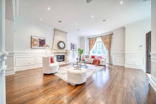 17 Kenneth Ave, House detached with 4 bedrooms, 5 bathrooms and 4 parking in Toronto ON | Image 23