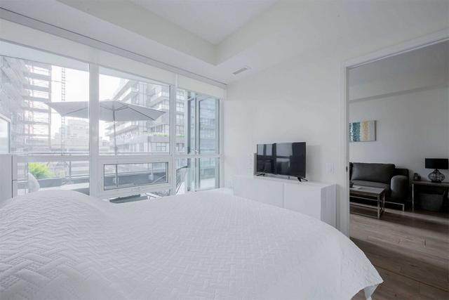 701 - 30 Roehampton Ave, Condo with 1 bedrooms, 1 bathrooms and 0 parking in Toronto ON | Image 25