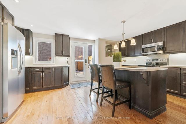 2 - 2050 Brant St, Townhouse with 3 bedrooms, 4 bathrooms and 2 parking in Burlington ON | Image 36