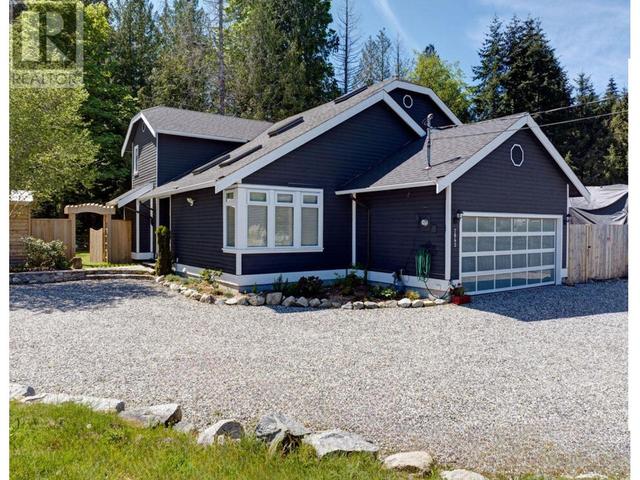7843 Eagle Drive, House detached with 4 bedrooms, 3 bathrooms and null parking in Sunshine Coast B BC | Image 2