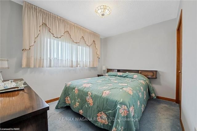 7853 Alfred St, House detached with 3 bedrooms, 2 bathrooms and 4 parking in Niagara Falls ON | Image 4