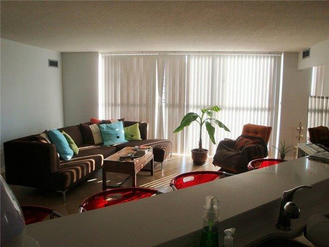 1002 - 2091 Hurontario St, Condo with 2 bedrooms, 2 bathrooms and 2 parking in Mississauga ON | Image 5