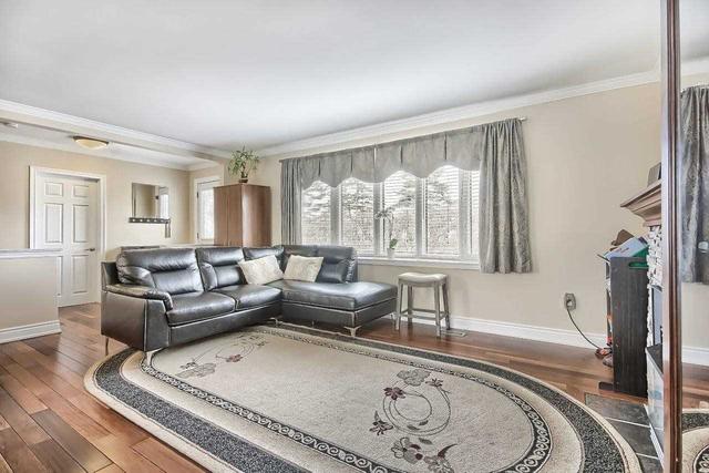 4178 New St, House detached with 3 bedrooms, 2 bathrooms and 5 parking in Burlington ON | Image 2