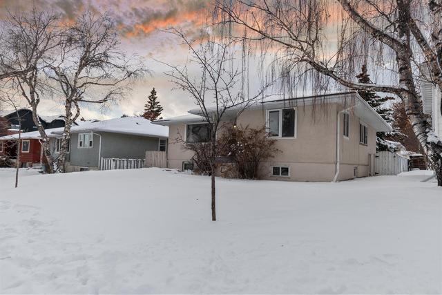 2315 22a Street Nw, House detached with 4 bedrooms, 2 bathrooms and 4 parking in Calgary AB | Image 2