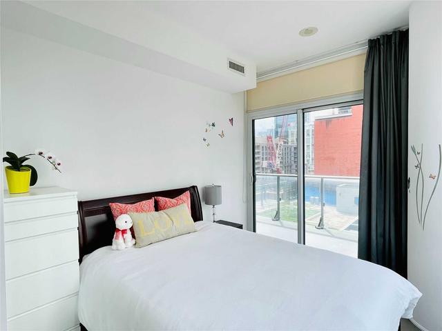 811 - 8 Mercer St, Condo with 2 bedrooms, 2 bathrooms and 1 parking in Toronto ON | Image 2