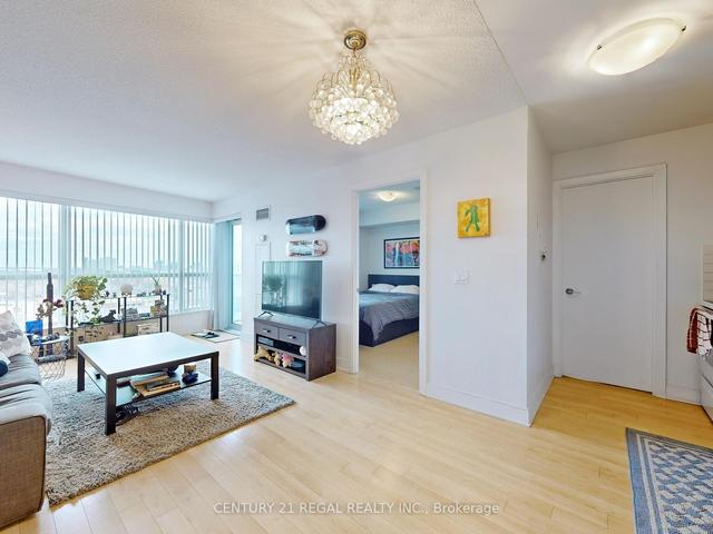 1326 - 135 Village Green Sq, Condo with 1 bedrooms, 1 bathrooms and 1 parking in Toronto ON | Image 7