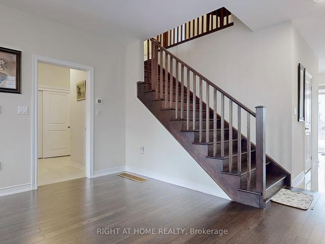 51 Starfire Cres, House detached with 4 bedrooms, 3 bathrooms and 4 parking in Hamilton ON | Image 3