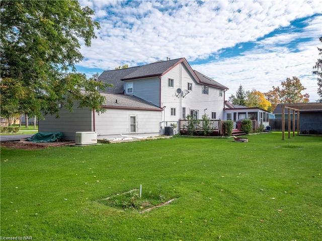 3205 Poplar Avenue, House detached with 4 bedrooms, 2 bathrooms and 12 parking in Fort Erie ON | Image 9