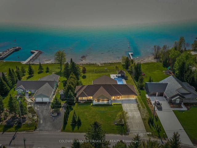 197 Balmy Beach Rd, House detached with 2 bedrooms, 4 bathrooms and 8 parking in Georgian Bluffs ON | Image 1
