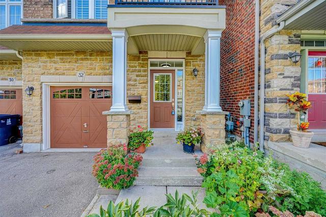 32 Thistlewaite Cres, House semidetached with 4 bedrooms, 4 bathrooms and 3 parking in Toronto ON | Image 12