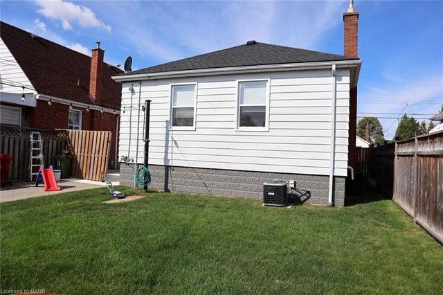 91 Adair Ave S, House detached with 2 bedrooms, 2 bathrooms and 5 parking in Hamilton ON | Image 10