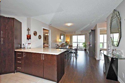 802 - 18 Harding Blvd, Condo with 2 bedrooms, 2 bathrooms and 1 parking in Richmond Hill ON | Image 2