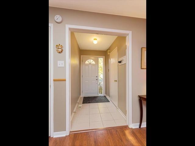 5 Beverly Lane, Townhouse with 3 bedrooms, 2 bathrooms and 1 parking in Halton Hills ON | Image 3