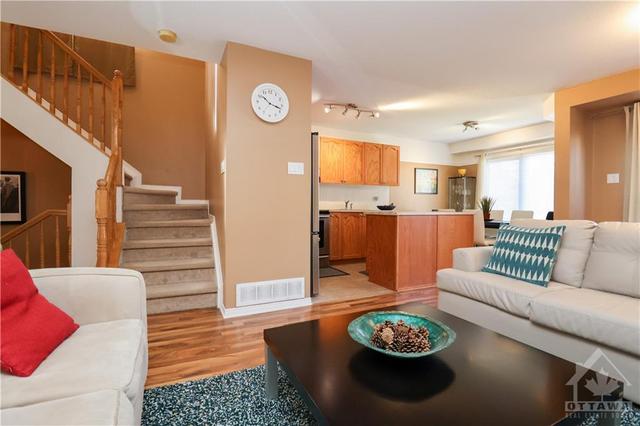 409 Hillsboro Private, Townhouse with 3 bedrooms, 3 bathrooms and 2 parking in Ottawa ON | Image 8