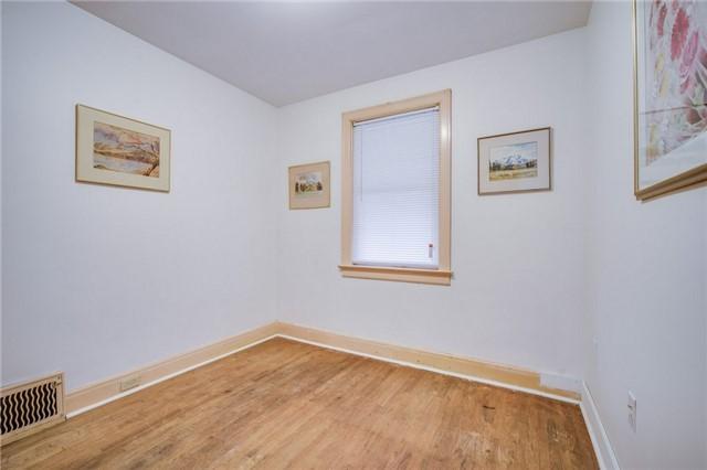 1356 Woodbine Ave, House detached with 2 bedrooms, 1 bathrooms and 1 parking in Toronto ON | Image 8