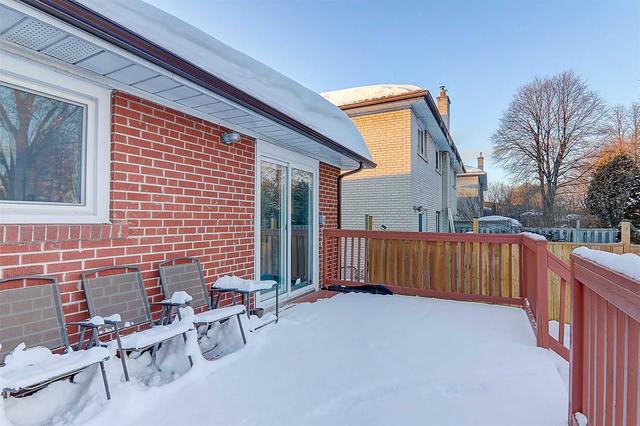 3 Deaconwood Rd, House semidetached with 3 bedrooms, 2 bathrooms and 3 parking in Toronto ON | Image 22