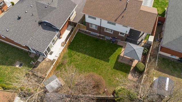 153 Hoover Cres, House detached with 4 bedrooms, 2 bathrooms and 3 parking in Hamilton ON | Image 18