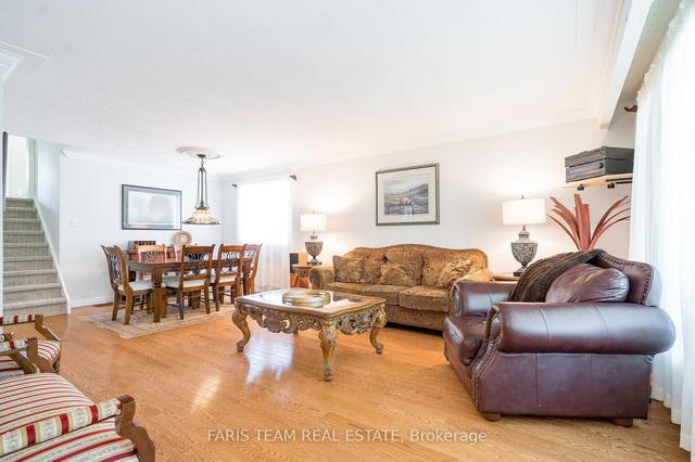 233 Rose St, House detached with 4 bedrooms, 2 bathrooms and 4 parking in Barrie ON | Image 3