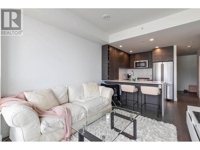 810 - 1181 Sunset Drive, Condo with 1 bedrooms, 1 bathrooms and 1 parking in Kelowna BC | Image 6