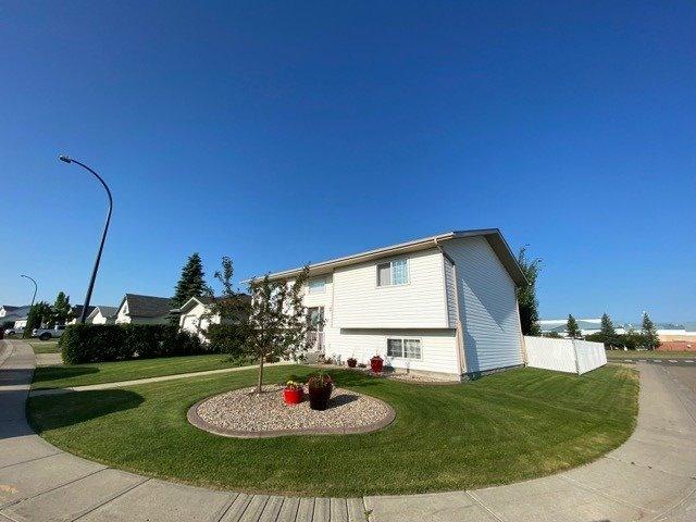 2 Logan Clse, House detached with 2 bedrooms, 3 bathrooms and 2 parking in Red Deer AB | Image 12