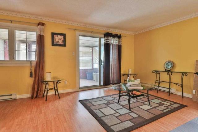 25 Jackman Dr, House attached with 3 bedrooms, 2 bathrooms and 2 parking in Brampton ON | Image 2