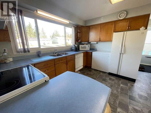 113 Chetamon Street, House detached with 2 bedrooms, 1 bathrooms and 4 parking in Hinton AB | Image 5
