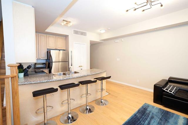 11 - 98 Carr St, Townhouse with 2 bedrooms, 2 bathrooms and 1 parking in Toronto ON | Image 5
