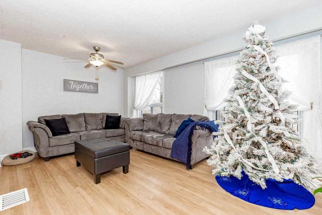 53 Foster Cres N, Townhouse with 3 bedrooms, 2 bathrooms and 2 parking in Brampton ON | Image 33
