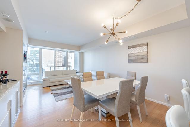 3807 - 180 University Ave, Condo with 2 bedrooms, 3 bathrooms and 1 parking in Toronto ON | Image 4