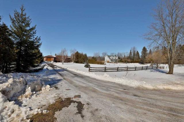 6153 22 Side Rd, House detached with 4 bedrooms, 2 bathrooms and 17 parking in Halton Hills ON | Image 1