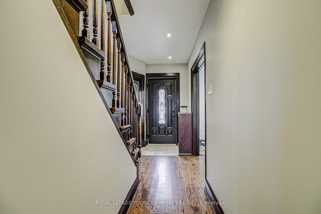 236 Ellis Ave, House detached with 3 bedrooms, 2 bathrooms and 1 parking in Toronto ON | Image 4
