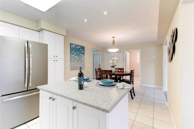 288 Nashville Circ, House detached with 3 bedrooms, 3 bathrooms and 6 parking in Hamilton ON | Image 2