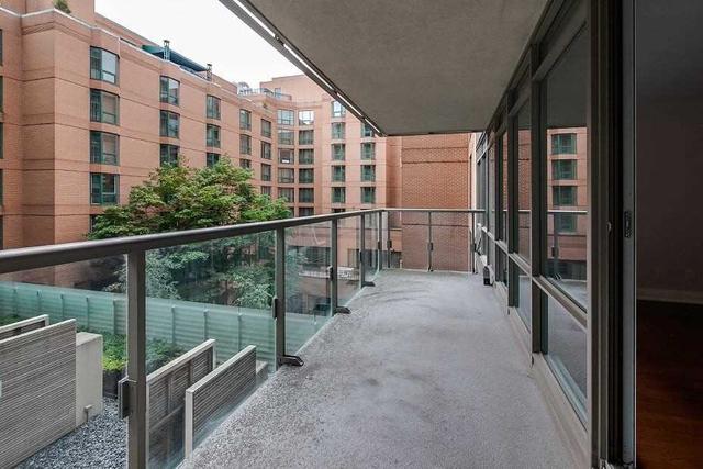 303 - 1 Bedford Rd, Condo with 1 bedrooms, 1 bathrooms and 1 parking in Toronto ON | Image 10