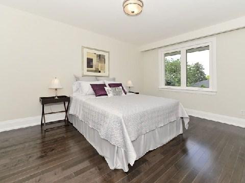 8 Tiffany Crt, House detached with 3 bedrooms, 2 bathrooms and 3 parking in Toronto ON | Image 9