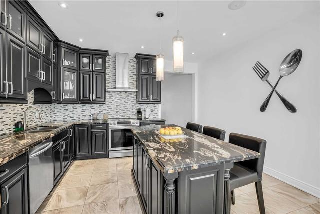 13 Lippincott St E, House attached with 5 bedrooms, 4 bathrooms and 1 parking in Toronto ON | Image 31